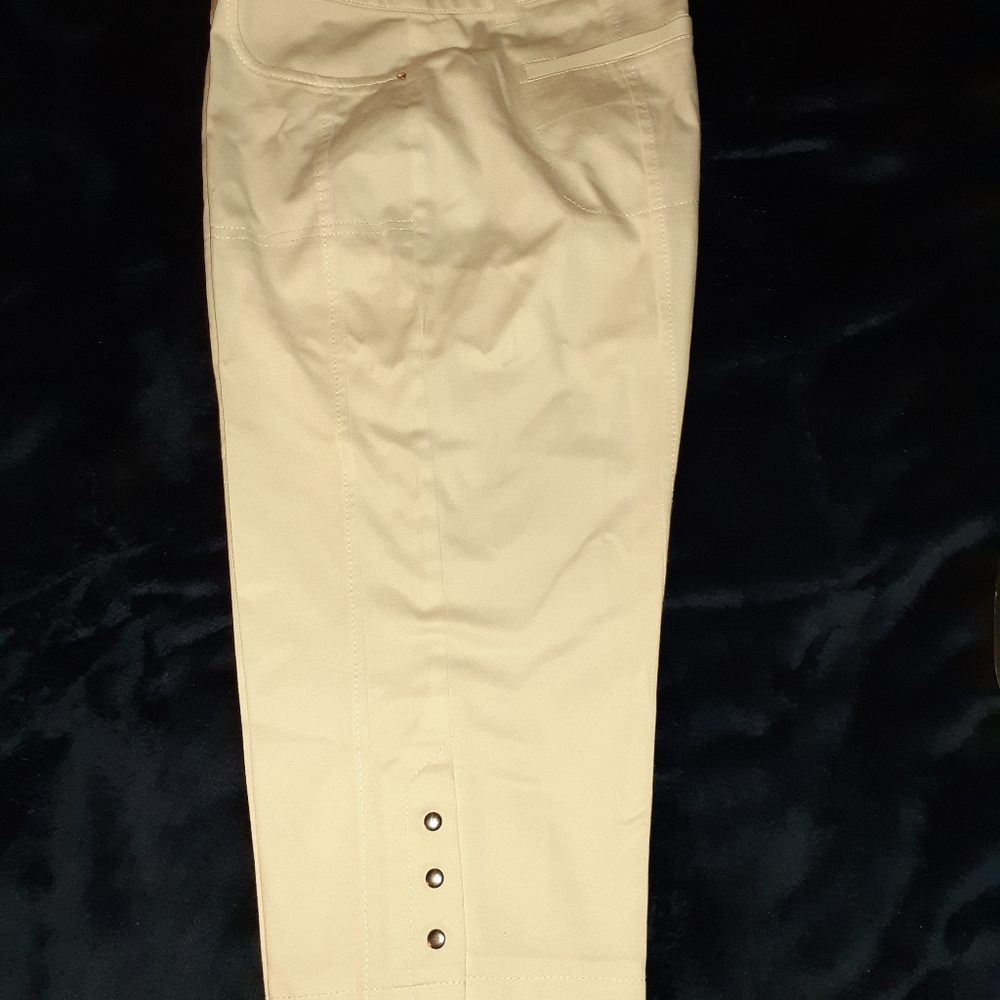 White House Black Market Capris